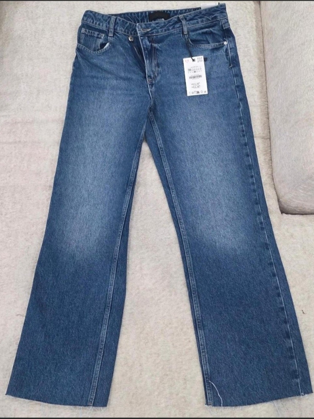 Zara Straight fit High Rise Ankle rigid Jeans. Size usa 6